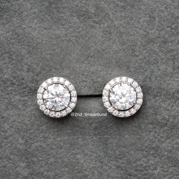 📍SUPER SALE! LIMITED QTYS📍 1 CT tw Moissanite halo earrings - Picture 4 of 9
